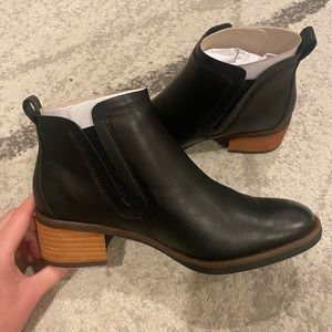 Women's korks ankle boots booties size 7 korks tasha black new